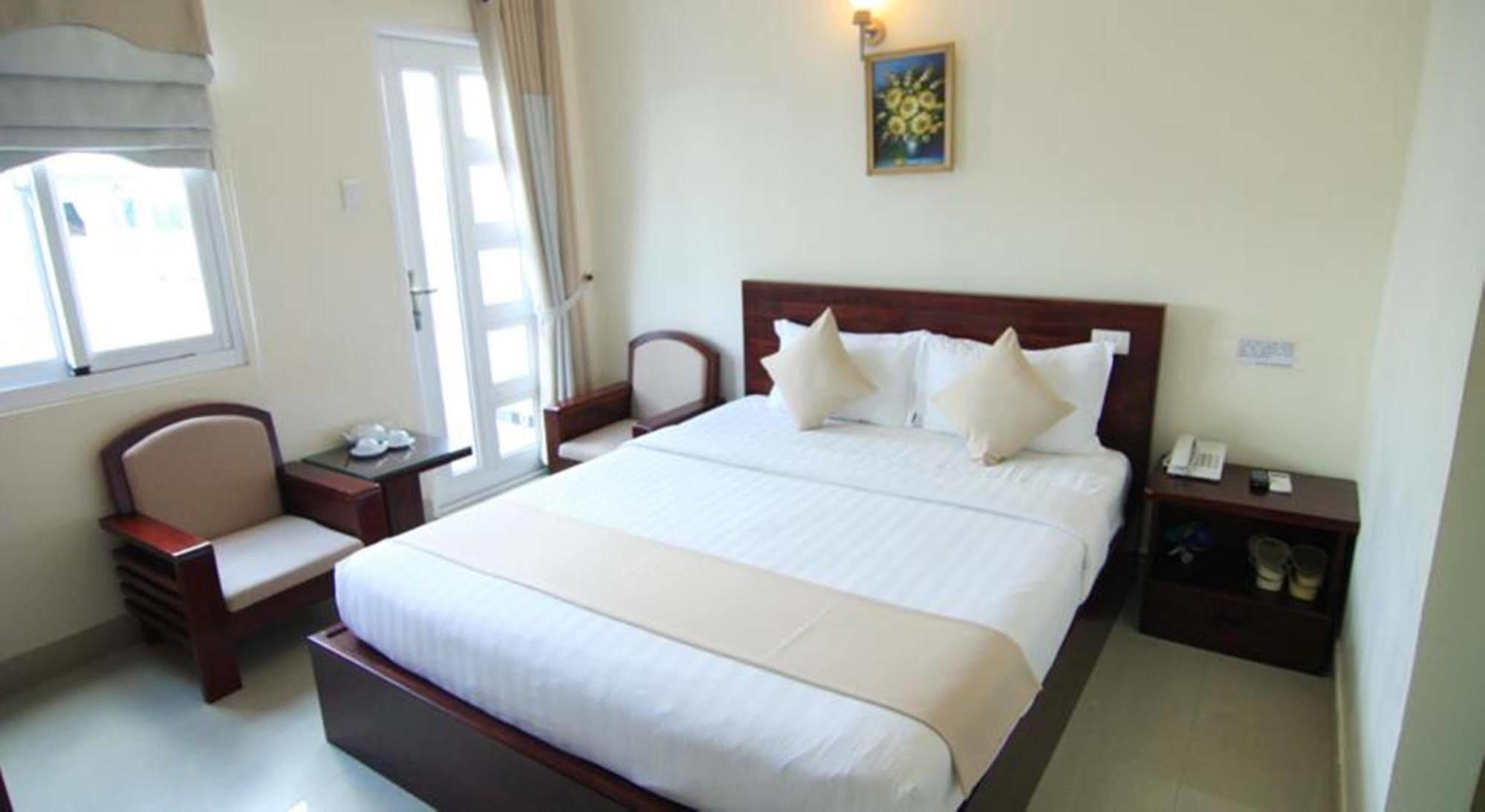 Oyo 438 Small Bay Hotel Ho Şi Min Exterior foto