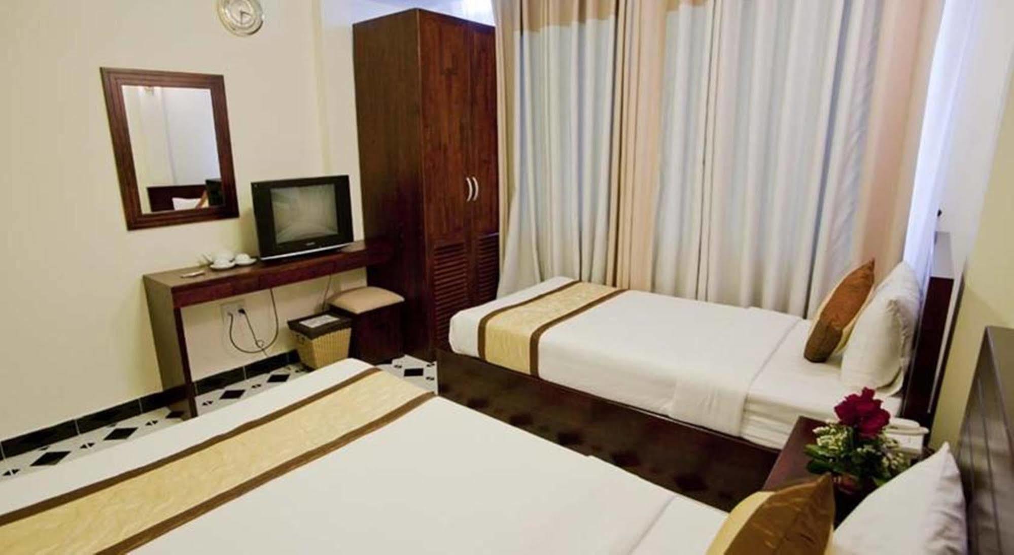 Oyo 438 Small Bay Hotel Ho Şi Min Exterior foto